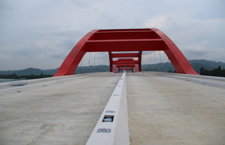 Gubernur Minta Warga Jangan Corat-Coret Jembatan Holtekamp